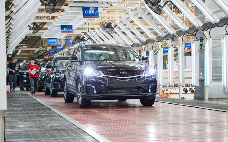 
            Geely Atlas Pro превратился в Belgee X70: каков кроссовер в деле
        