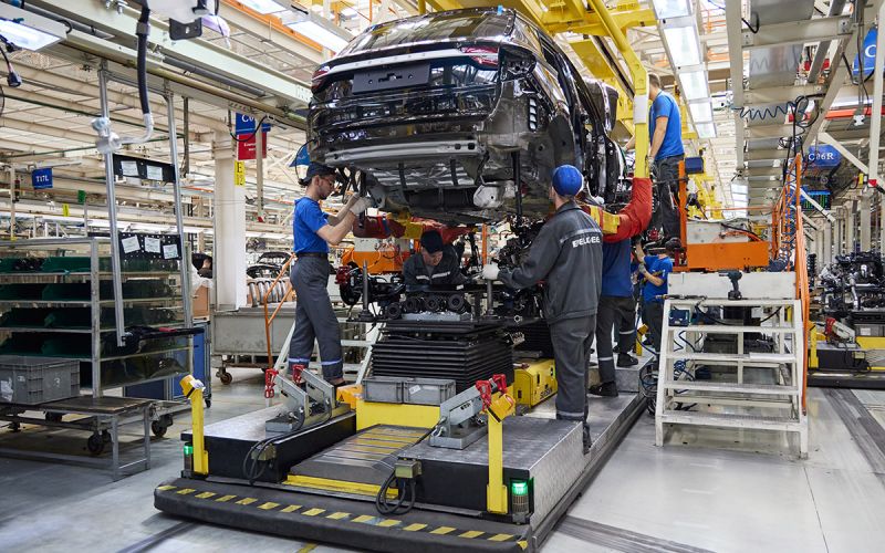 
            Geely Atlas Pro превратился в Belgee X70: каков кроссовер в деле
        