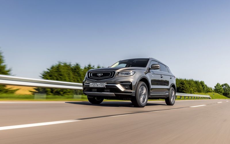 
            Geely Atlas Pro превратился в Belgee X70: каков кроссовер в деле
        