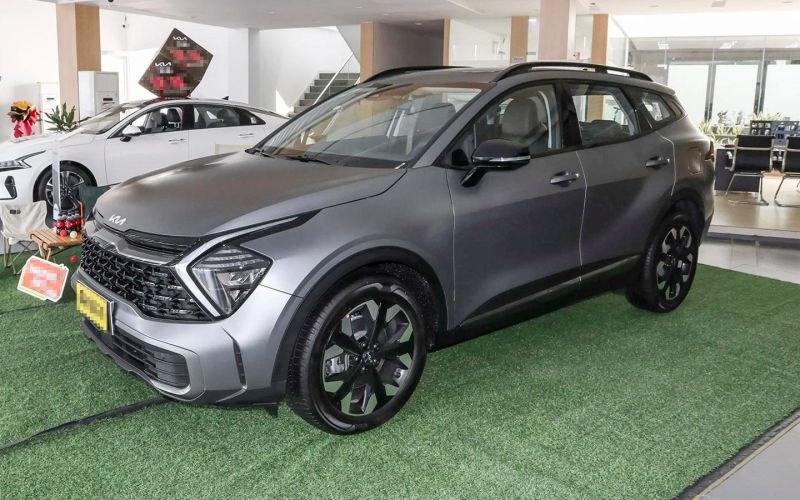 
            «Готовимся к ажиотажному спросу». Дилеры изменили цены на BMW, Audi и Kia
        