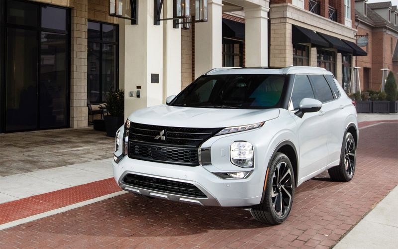 
            «Готовимся к ажиотажному спросу». Дилеры изменили цены на BMW, Audi и Kia
        