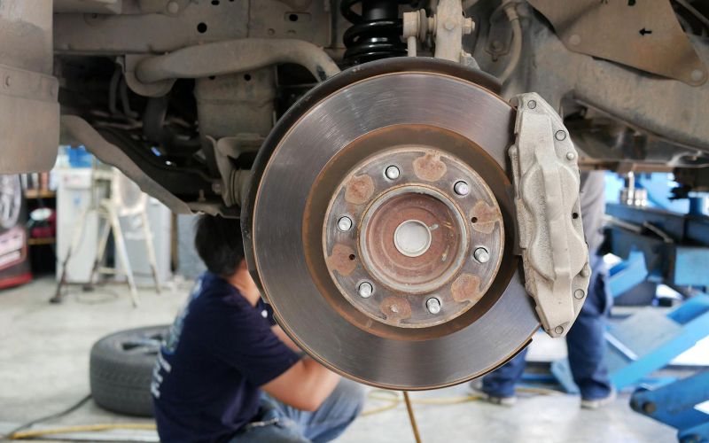 
            Как прокачать тормоза правильно и когда это нужно: инструкция
        