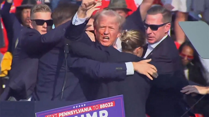 На выступлении Трампа в Пенсильвании произошла стрельба, у него окровавлено ухо