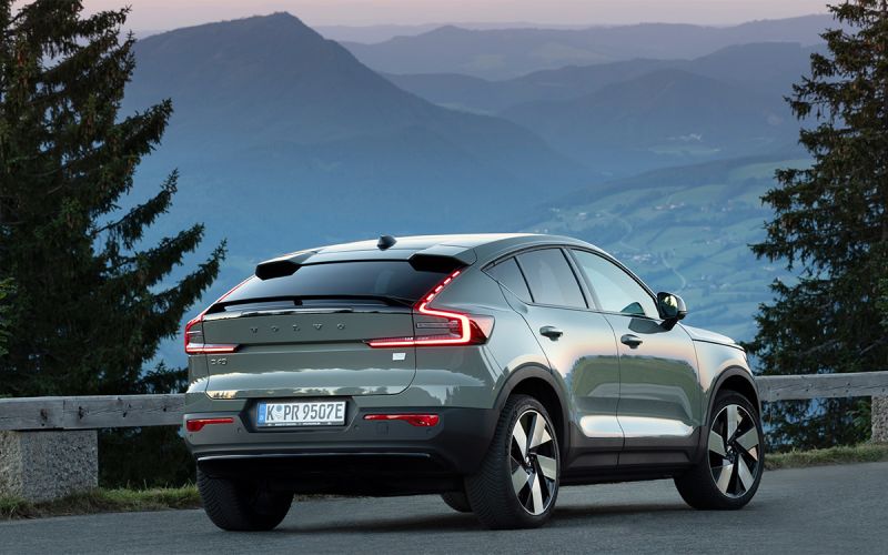 
            От iCar 03 до Mercedes E-Class. Названы цены на автоновинки для России
        