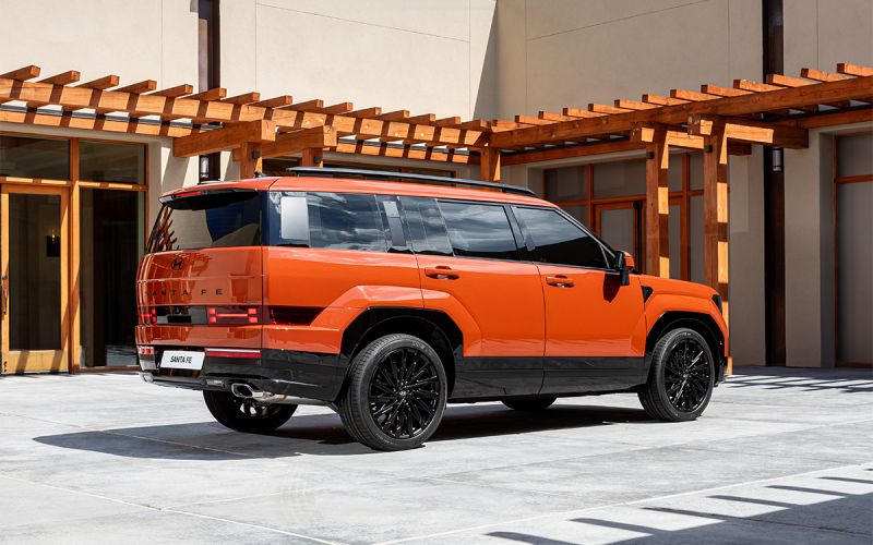 
            От iCar 03 до Mercedes E-Class. Названы цены на автоновинки для России
        