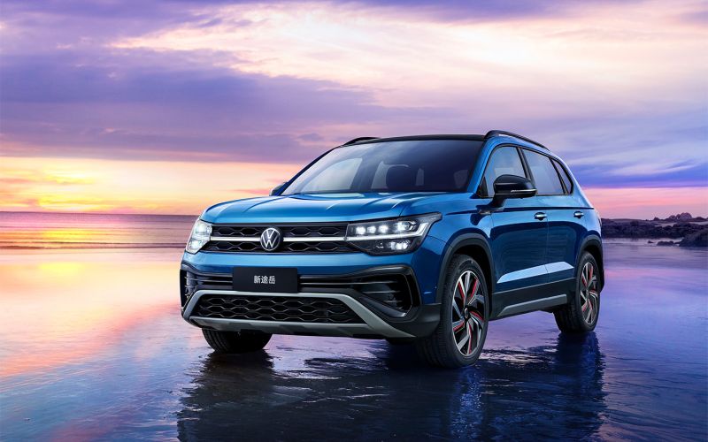 
            От iCar 03 до Mercedes E-Class. Названы цены на автоновинки для России
        