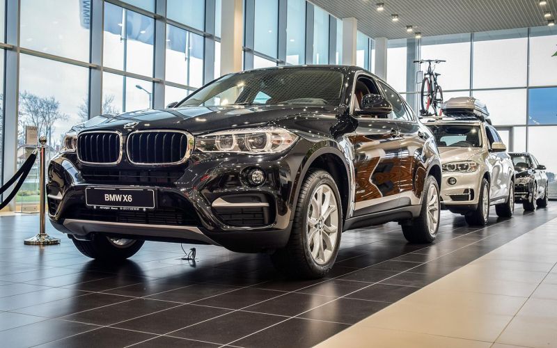 
            Россиян напугали запретом ввоза машин с большим клиренсом. Что произошло
        