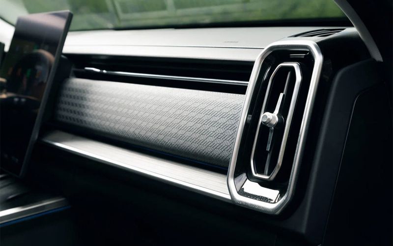 
            С дырочкой в левом боку. Тест-драйв кроссовера Jaecoo J7
        