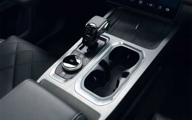 
            С дырочкой в левом боку. Тест-драйв кроссовера Jaecoo J7
        