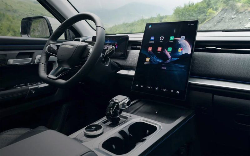 
            С дырочкой в левом боку. Тест-драйв кроссовера Jaecoo J7
        