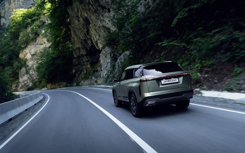 
            С дырочкой в левом боку. Тест-драйв кроссовера Jaecoo J7
        