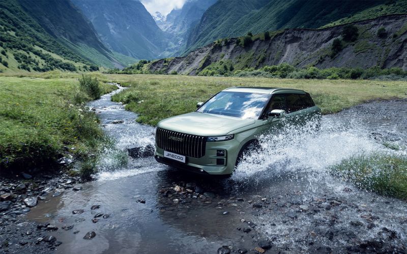 
            С дырочкой в левом боку. Тест-драйв кроссовера Jaecoo J7
        