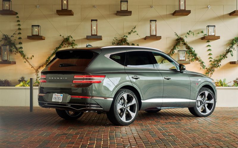 С гарантией, но без поддержки: в Россию прибыли новые BMW, Audi и Volvo