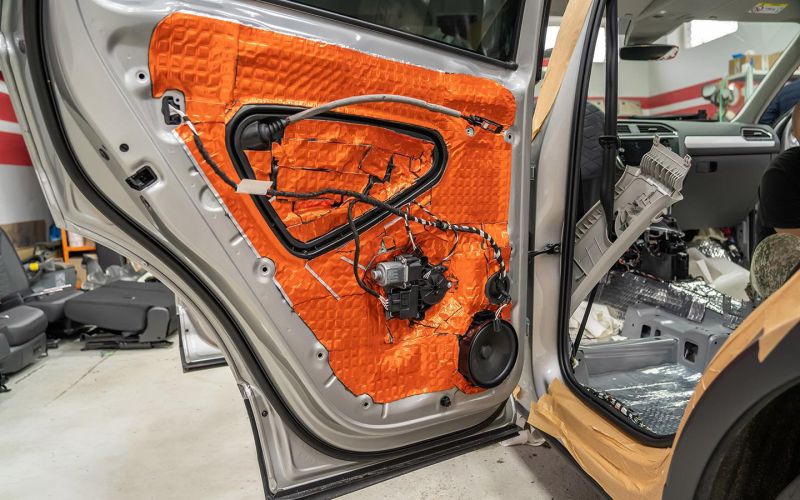 
            Шумоизоляция автомобиля своими руками: пошаговая инструкция
        