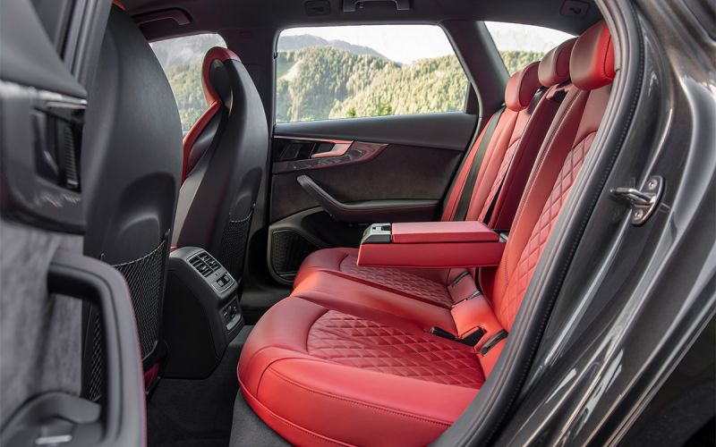 
            Универсалы Audi: история, подборка с фото и характеристиками
        