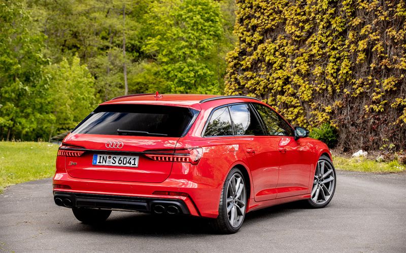 
            Универсалы Audi: история, подборка с фото и характеристиками
        