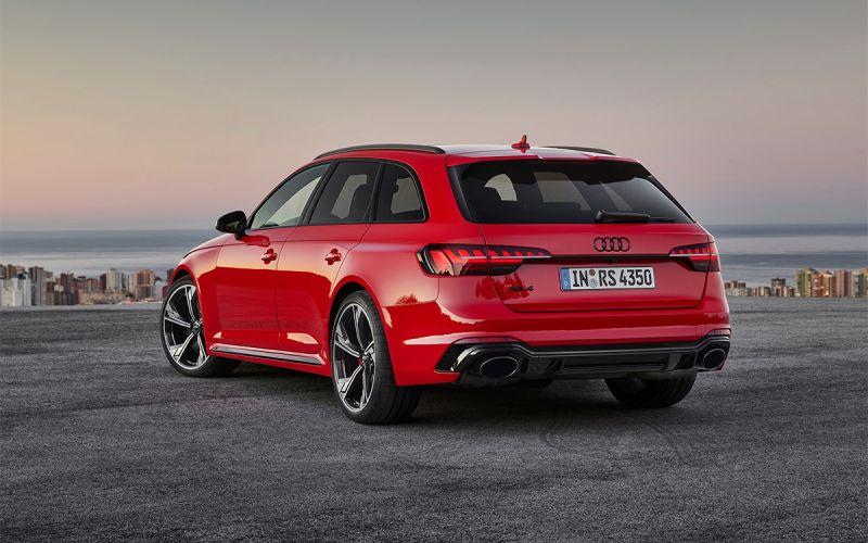 
            Универсалы Audi: история, подборка с фото и характеристиками
        