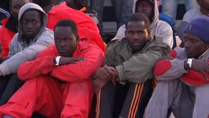 Более 200 человек пропали без вести при крушении судна в Африке