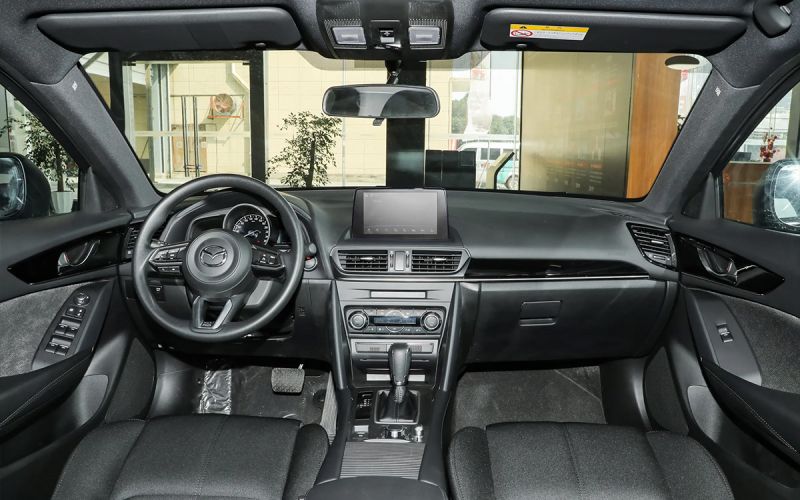 
            Дилер начал продавать в России кроссовер Mazda CX-4. Подробности и цены
        