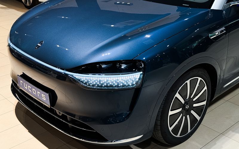 Дилер назвал российские цены на флагманский кроссовер Aito M9