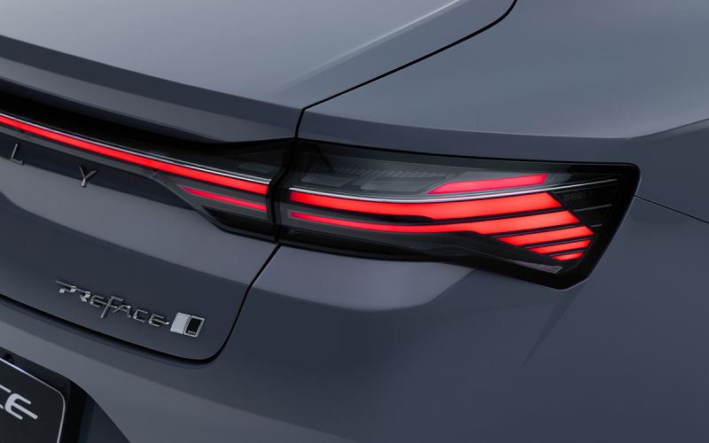 
            Geely объявил о старте продаж седана Preface в России
        