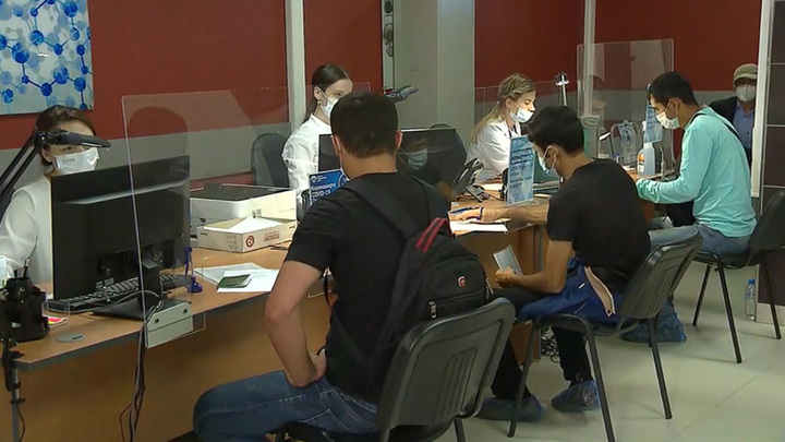 Госдума рассмотрит законопроект о выдворении мигрантов с судимостью