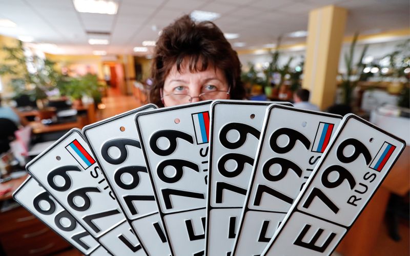 
            «Лесенка», «зеркалка» и 007: сколько стоят красивые номера в России
        