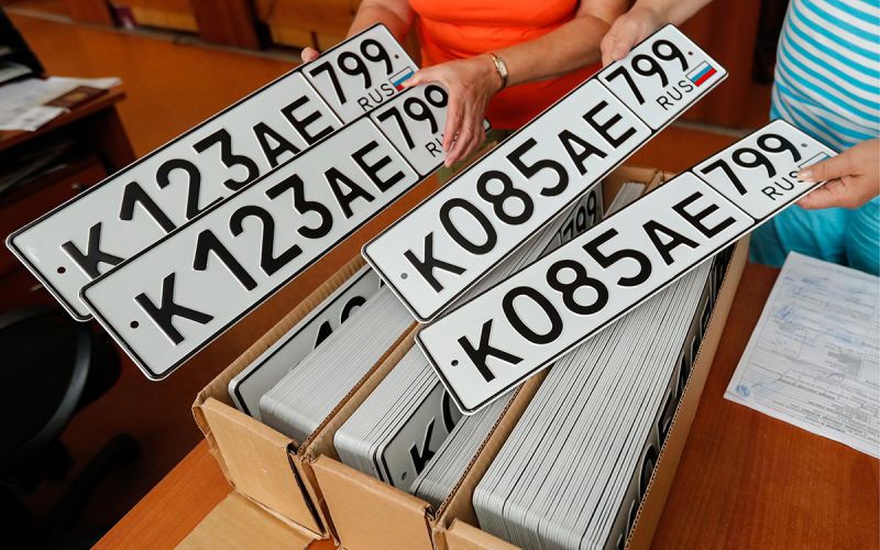 
            «Лесенка», «зеркалка» и 007: сколько стоят красивые номера в России
        