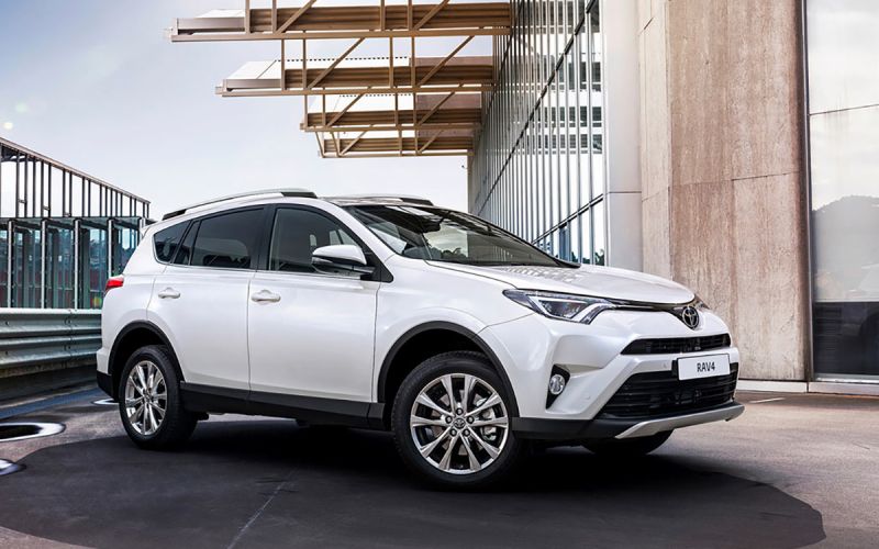 
            RAV4, CX-5, Qashqai: какой японский кроссовер выбрать за ₽2 млн
        