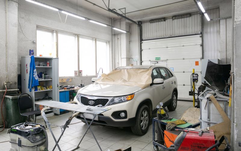 
            Ремонт машин по ОСАГО cтанет дольше: юристы объяснили, чем это грозит
        