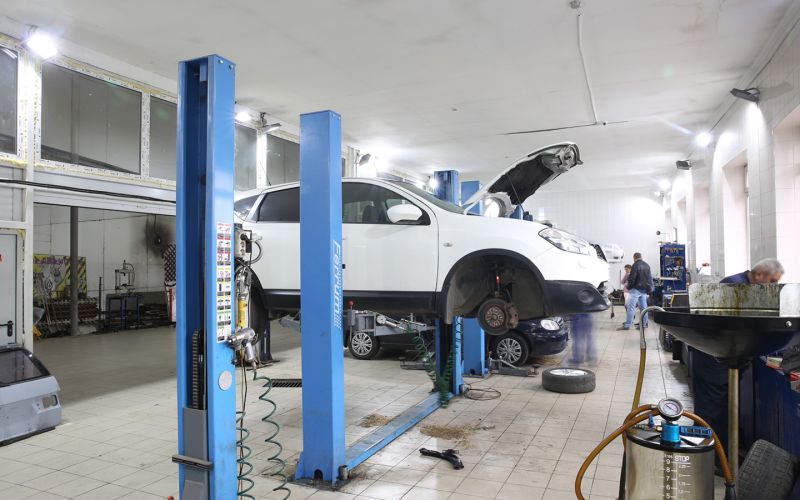 
            Ремонт машин по ОСАГО cтанет дольше: юристы объяснили, чем это грозит
        