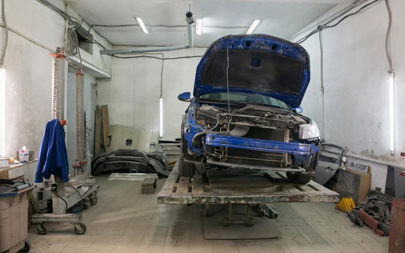 
            Ремонт машин по ОСАГО cтанет дольше: юристы объяснили, чем это грозит
        