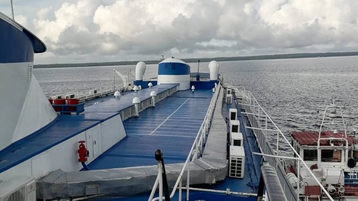 Следовавший с Валаама в Петербург пассажирский теплоход сел на мель