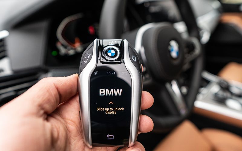 
            Угон машины по VIN: в зону риска попали автомобили со смарт-ключами
        