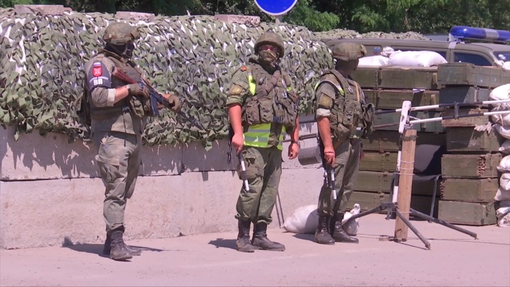 В двух городах ДНР Киев ввел почти круглосуточный комендантский час