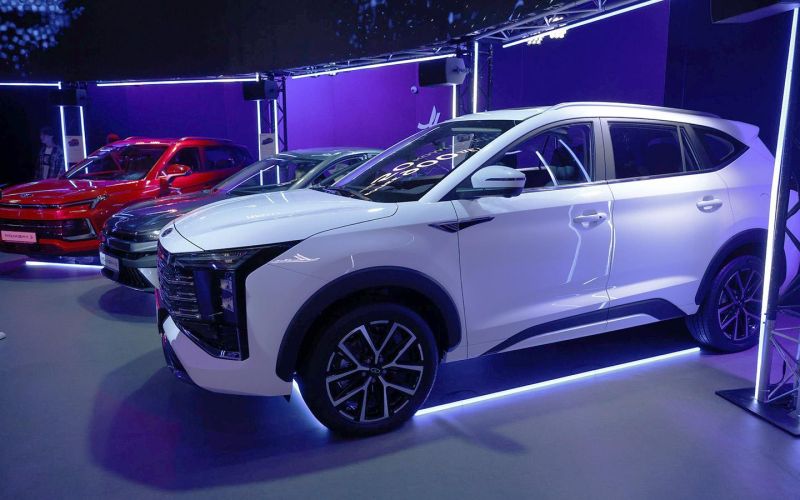 
            В России представили новый кроссовер «Москвич 8»: все подробности
        