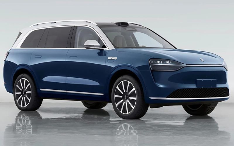 В Россию привезли новые Toyota Land Cruiser, BMW X1 и Aito M9. Цены