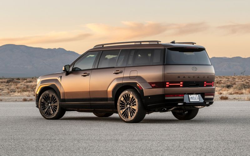 В Россию привезли новые Toyota Land Cruiser, BMW X1 и Aito M9. Цены