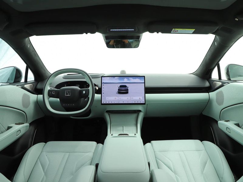 Zeekr обновил седан 007 в Китае. Он продается в России