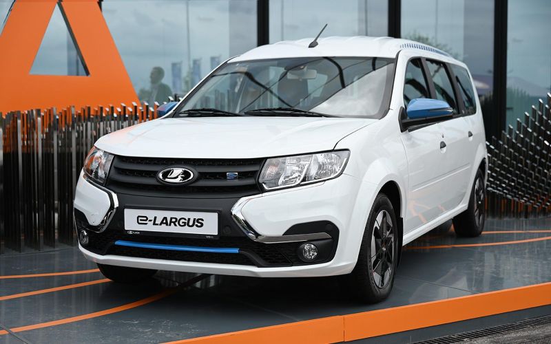 
            АвтоВАЗ начал выпуск первого электрокара Lada e-Largus. Названа цена
        