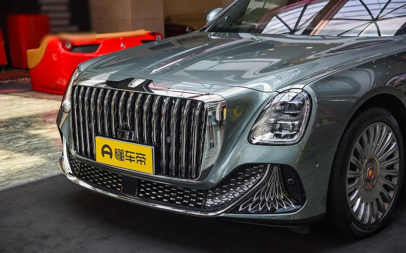 
            Hongqi представил на ВЭФ первый в линейке люксовый седан L1
        