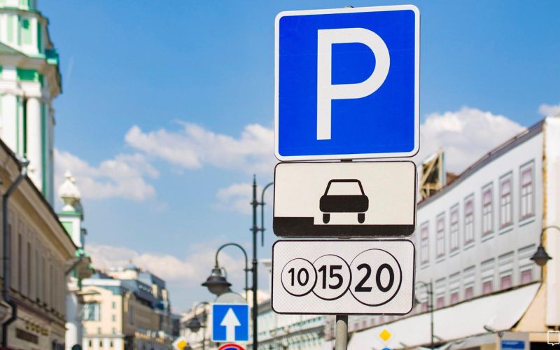 
            Как будет работать парковка в Москве в День города в 2024 году
        