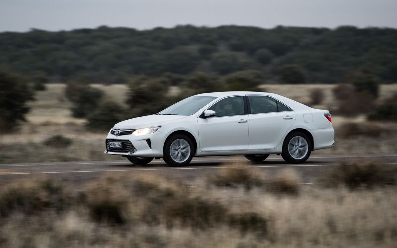 
            Стоит ли покупать Toyota Camry с пробегом: плюсы, минусы, цены
        