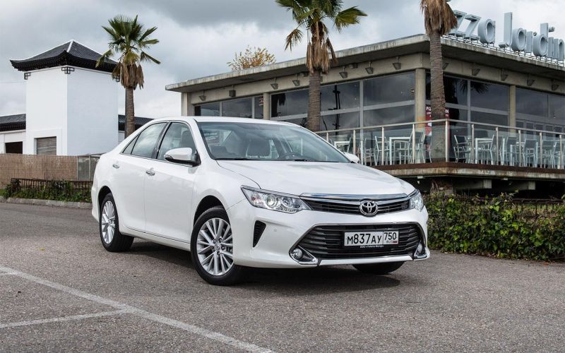 
            Стоит ли покупать Toyota Camry с пробегом: плюсы, минусы, цены
        