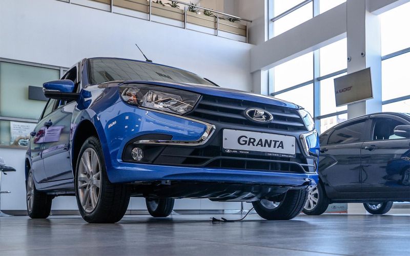 
            В чем Lada Granta не хуже иномарок: 6 самых бюджетных автомобилей с АКП
        