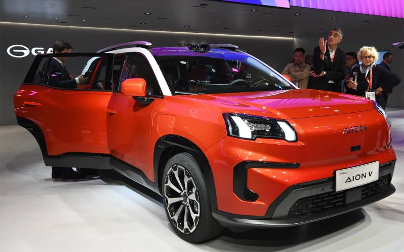 Китайцы удивили Парижский автосалон. Какие новинки приедут в Россию