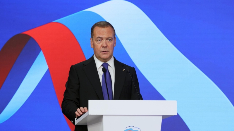 Медведев поручил региональным исполкомам ЕР продолжать поддержку бойцов СВО