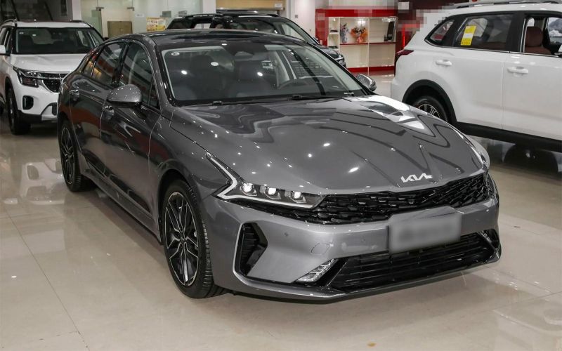 
            Новые Kia в России: какие модели легко купить у дилеров за ₽2,5 млн
        