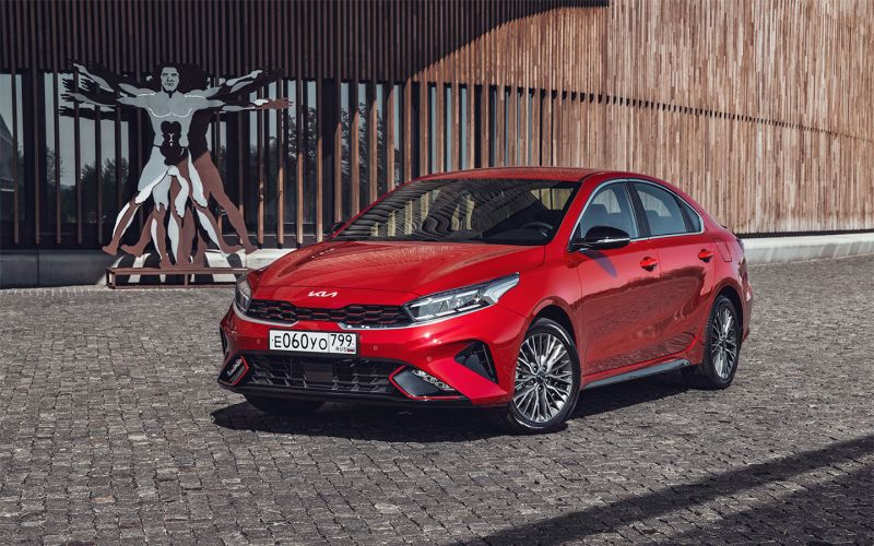 
            Новые Kia в России: какие модели легко купить у дилеров за ₽2,5 млн
        
