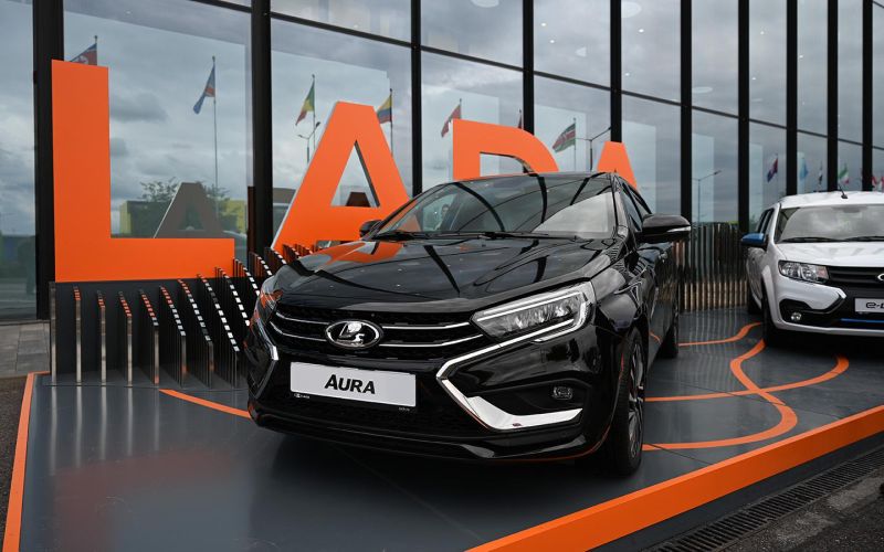 
            Путин и Lada Aura, первая машина «Рольф», лишение прав за номера: итоги
        